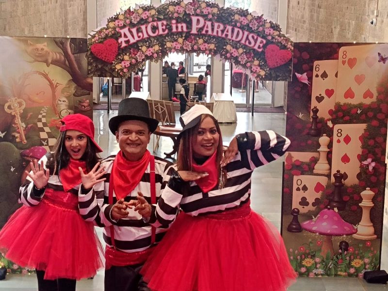Alice in Paradise (21)