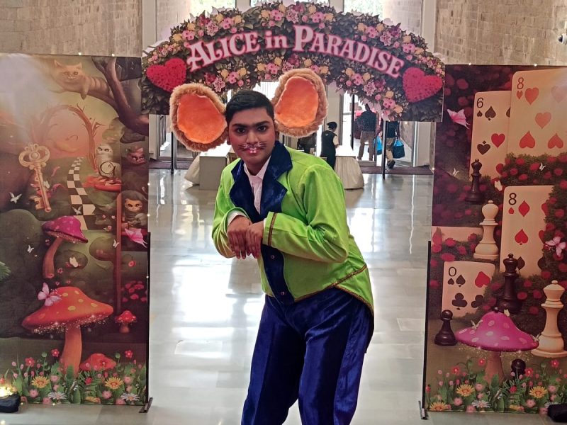 Alice in Paradise (26)