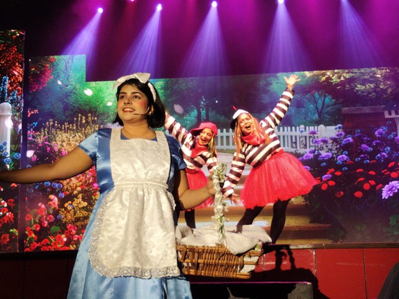 Alice in Paradise (4)
